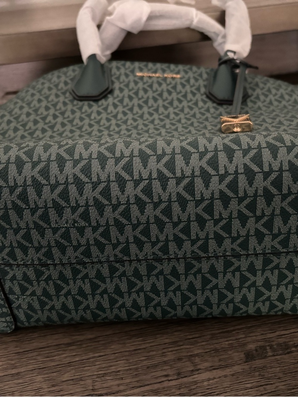 Michael Kors Green Monogram Satchel with Matching Pouch & Cross Bag Charm New - Picture 10 of 13